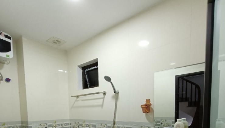 BÁN GẤP Bán nhà Vĩnh Hưng, Lĩnh Nam, mới koong 42M 5T Lô Góc, Ô tô đỗ cửa chỉ hơn 5 tỷ
 NHÀ HIẾM PHẢI XEM NGAY HÔM NAY!